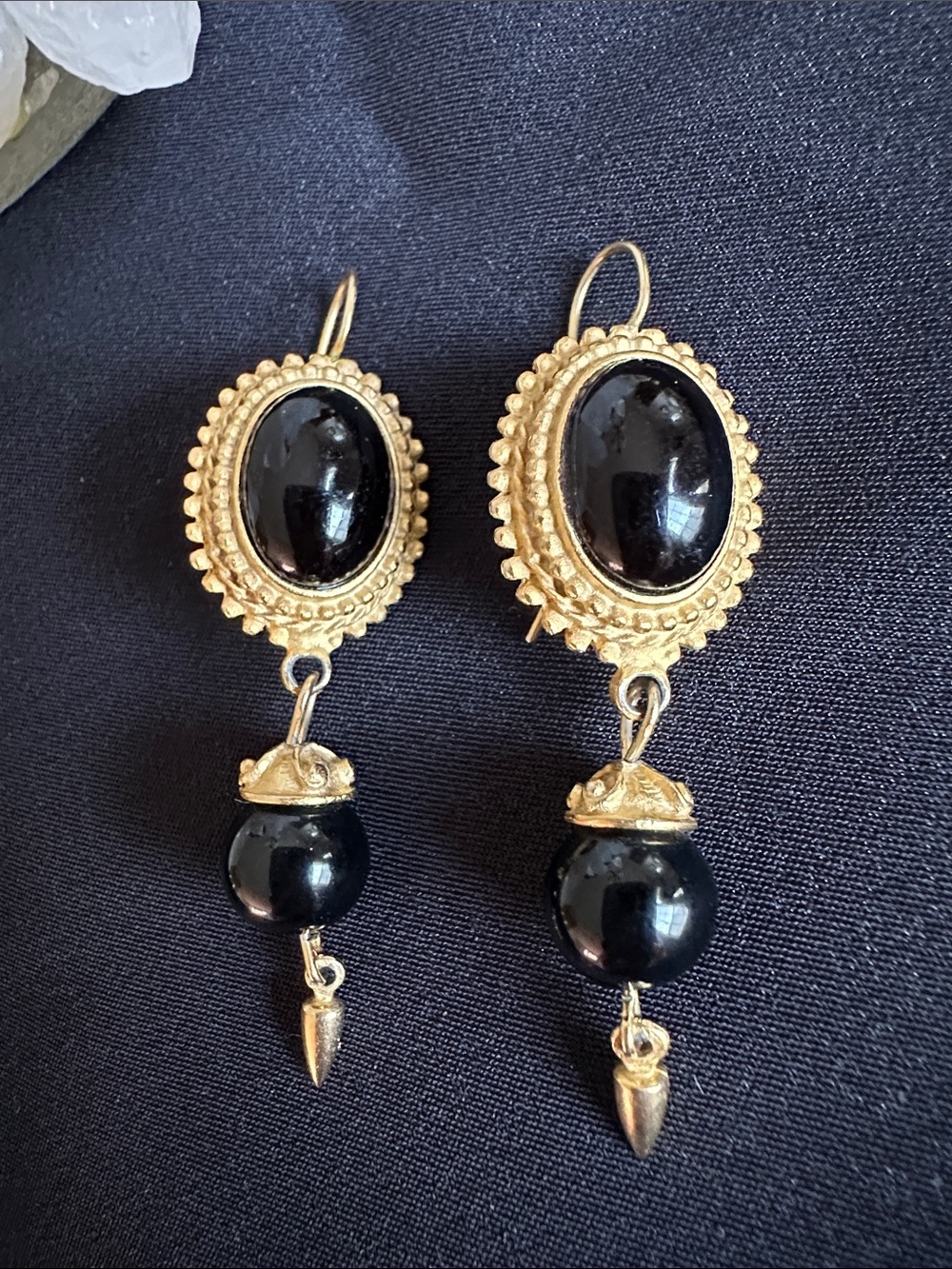 Goldtone & black acrylic bead EUC earrings. Etruscan style w/ movement - Picture 2 of 4